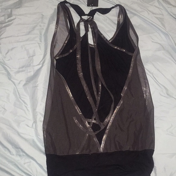 Adjustable open-back tank - Picture 2 of 2